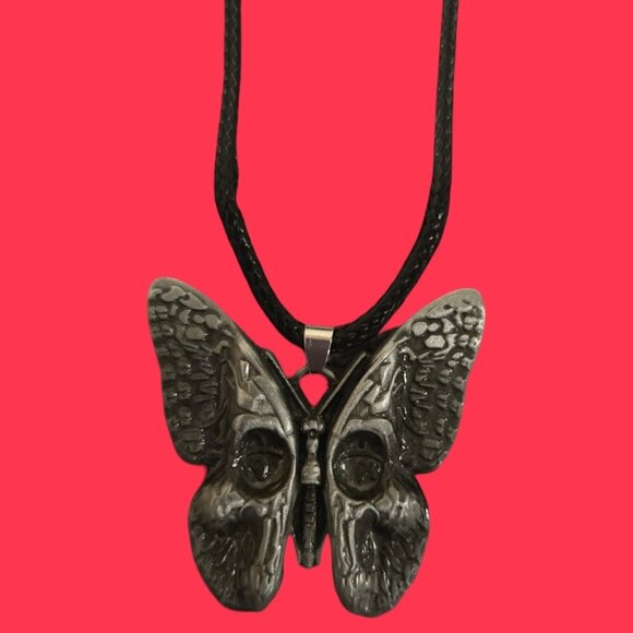 Moth necklace 18.5 inches w extension added - Picture 3 of 3